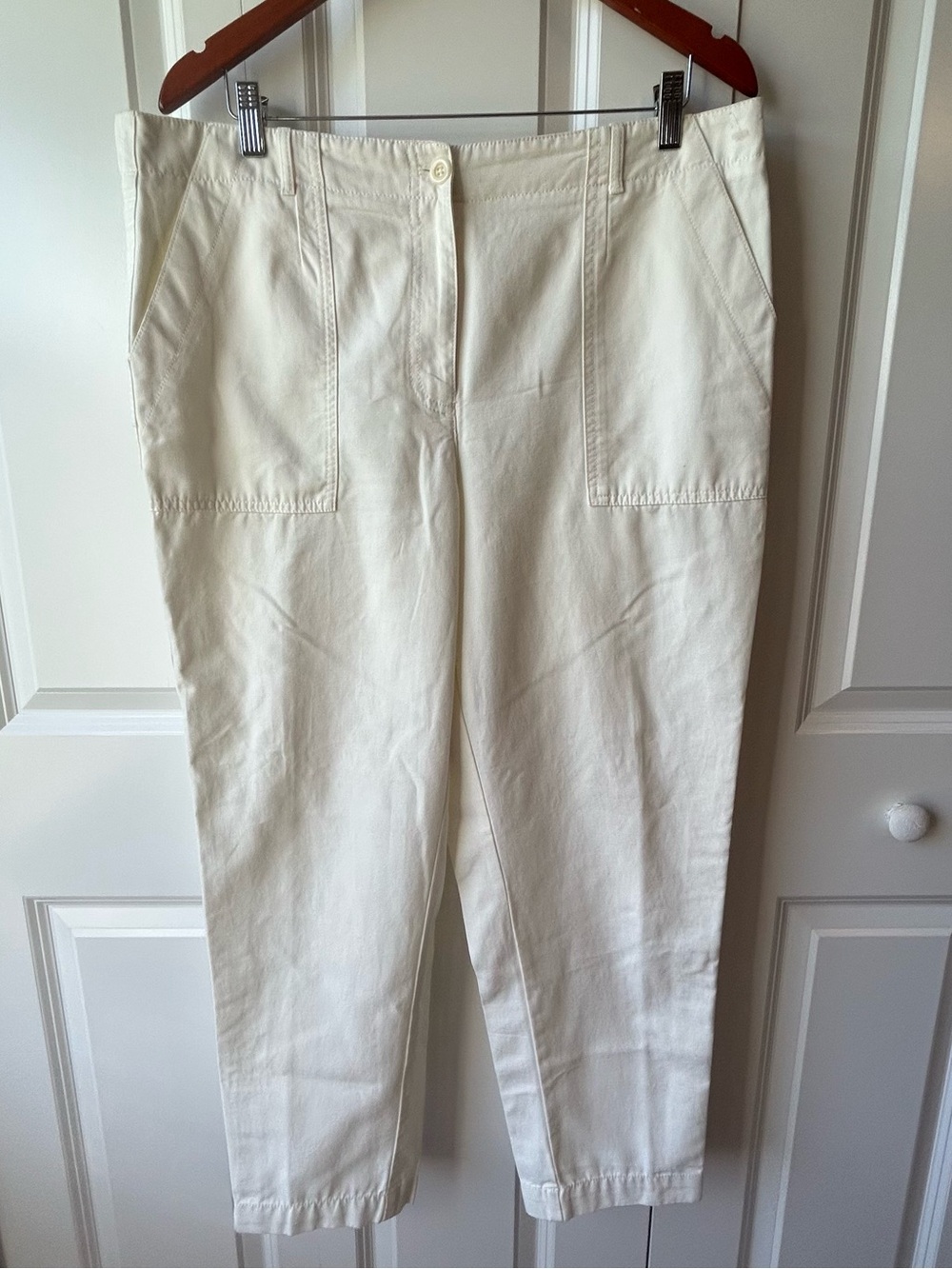 🤍 Talbots Slim Cargo Pants — Size 16 — White ✨